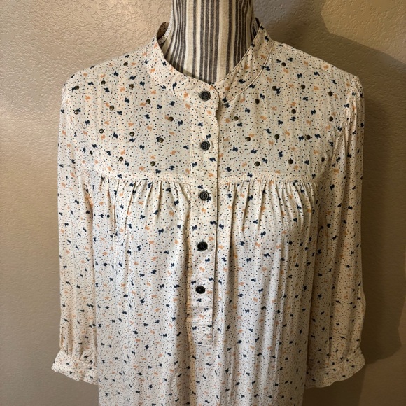 NWOT Blouse Medium Edge by Jen Rade Cream Button-Up Gold & Navy Ditzy pattern - Picture 2 of 16